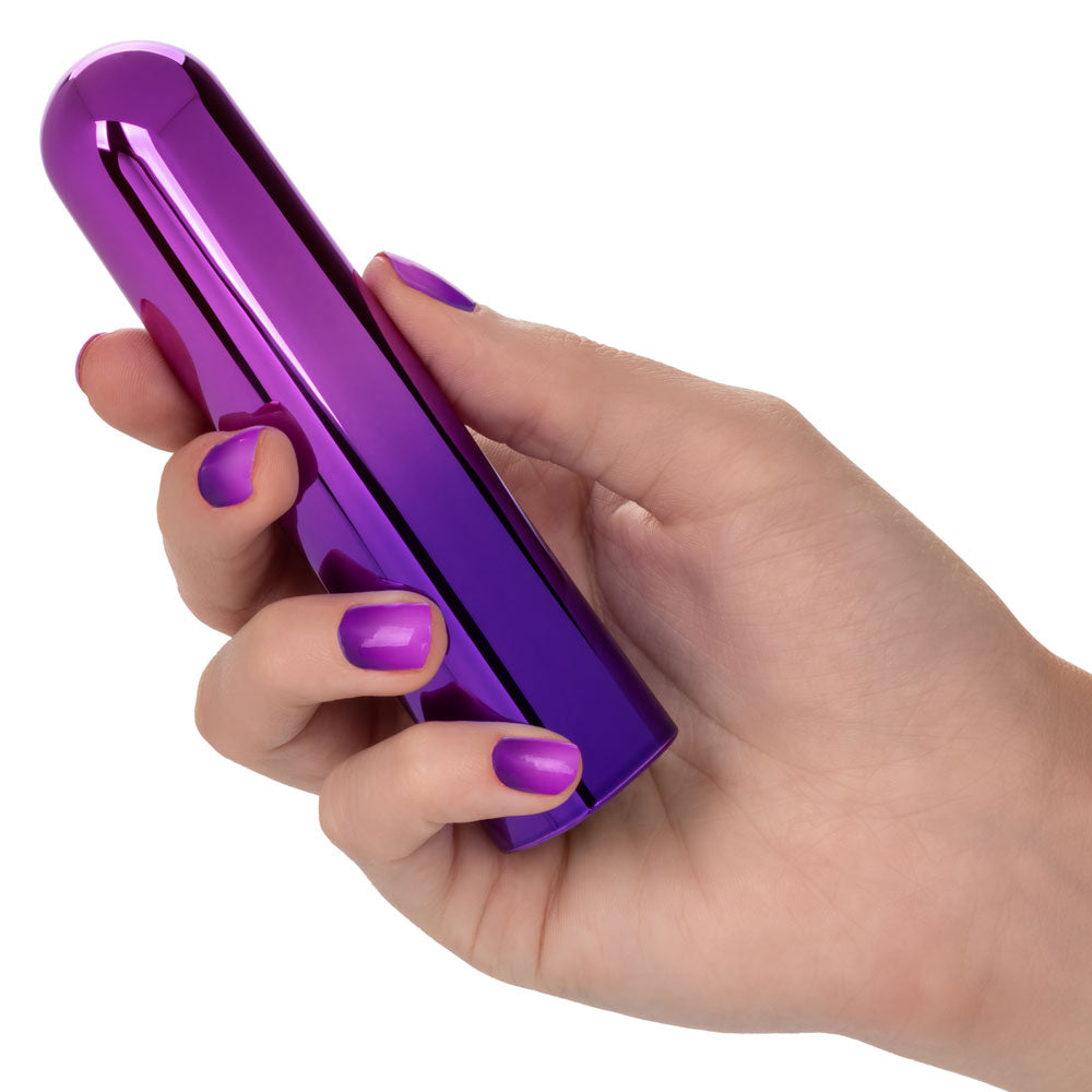 Glam Vibe - 10 fiercely powerful high-intensity vibration modes through a straight shaft in a metallic ombre finish. Purple 4